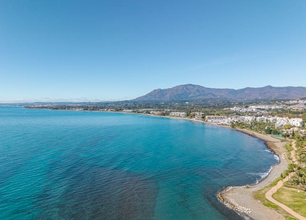 STUNNING DUPLEX PENTHOUSE WITH ROOFTOP ON THE NEW GOLDEN MILE, ESTEPONA