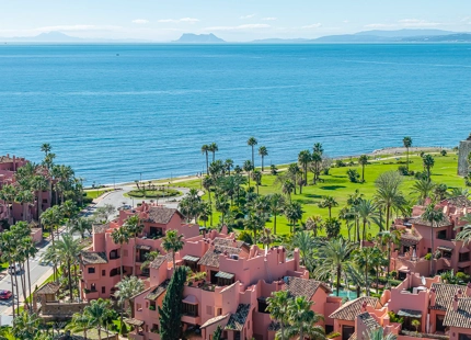 STUNNING DUPLEX PENTHOUSE WITH ROOFTOP ON THE NEW GOLDEN MILE, ESTEPONA