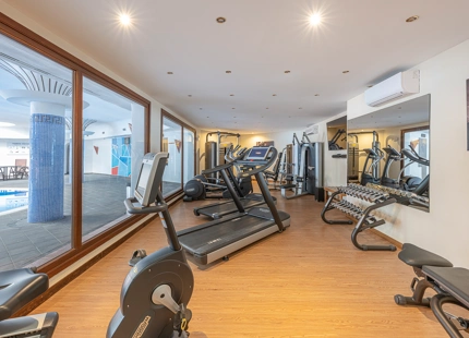 STUNNING DUPLEX PENTHOUSE WITH ROOFTOP ON THE NEW GOLDEN MILE, ESTEPONA