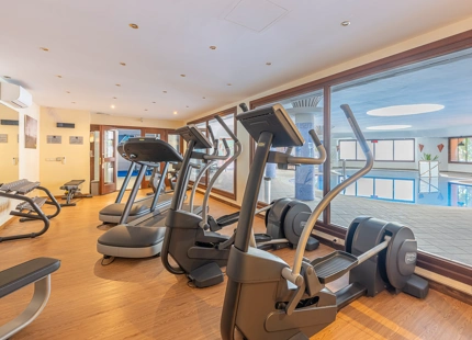 STUNNING DUPLEX PENTHOUSE WITH ROOFTOP ON THE NEW GOLDEN MILE, ESTEPONA
