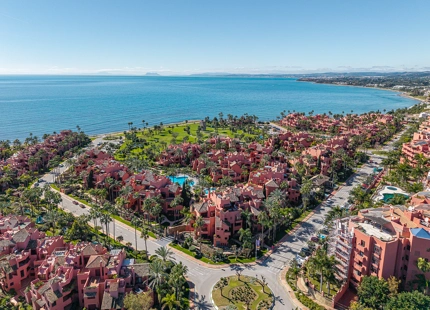 STUNNING DUPLEX PENTHOUSE WITH ROOFTOP ON THE NEW GOLDEN MILE, ESTEPONA