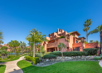 STUNNING DUPLEX PENTHOUSE WITH ROOFTOP ON THE NEW GOLDEN MILE, ESTEPONA