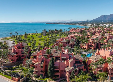 STUNNING DUPLEX PENTHOUSE WITH ROOFTOP ON THE NEW GOLDEN MILE, ESTEPONA