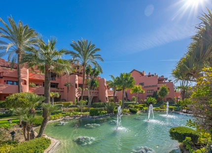 STUNNING DUPLEX PENTHOUSE WITH ROOFTOP ON THE NEW GOLDEN MILE, ESTEPONA