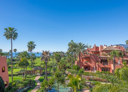STUNNING DUPLEX PENTHOUSE WITH ROOFTOP ON THE NEW GOLDEN MILE, ESTEPONA
