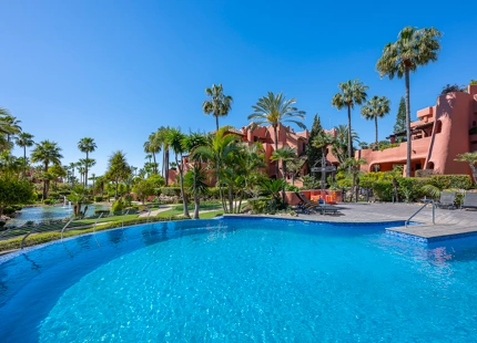 STUNNING DUPLEX PENTHOUSE WITH ROOFTOP ON THE NEW GOLDEN MILE, ESTEPONA