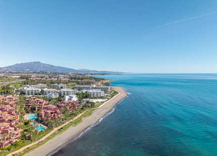 STUNNING DUPLEX PENTHOUSE WITH ROOFTOP ON THE NEW GOLDEN MILE, ESTEPONA