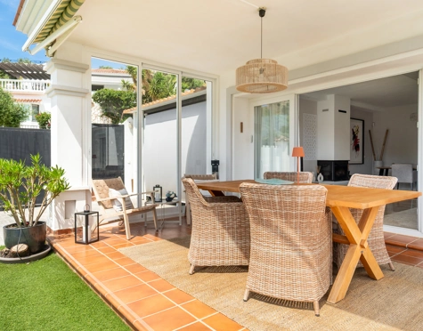 Villa for sale in Cerros del Aguila, Mijas Costa