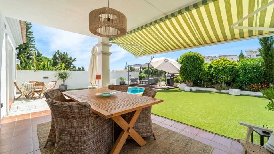 Villa for sale in Cerros del Aguila, Mijas Costa