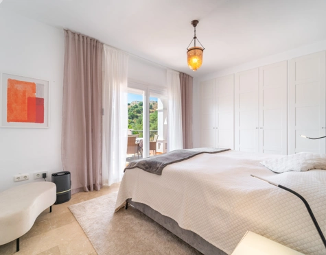 Villa for sale in Cerros del Aguila, Mijas Costa