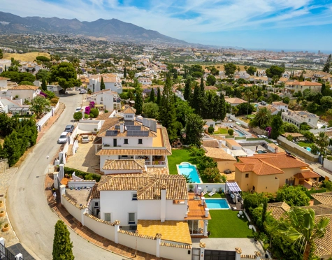 Villa for sale in Cerros del Aguila, Mijas Costa