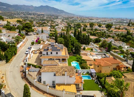SOUTH-FACING FAMILY VILLA WITH PRIVATE POOL IN MIJAS COSTA