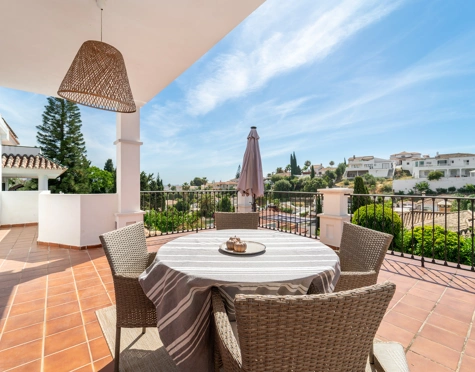 Villa for sale in Cerros del Aguila, Mijas Costa