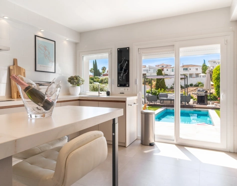 Villa for sale in Cerros del Aguila, Mijas Costa
