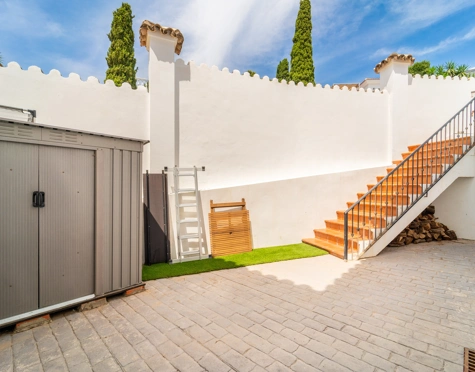 Villa for sale in Cerros del Aguila, Mijas Costa