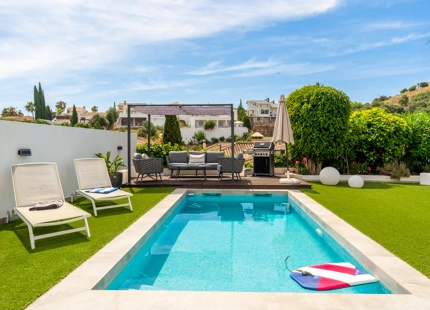 SOUTH-FACING FAMILY VILLA WITH PRIVATE POOL IN MIJAS COSTA