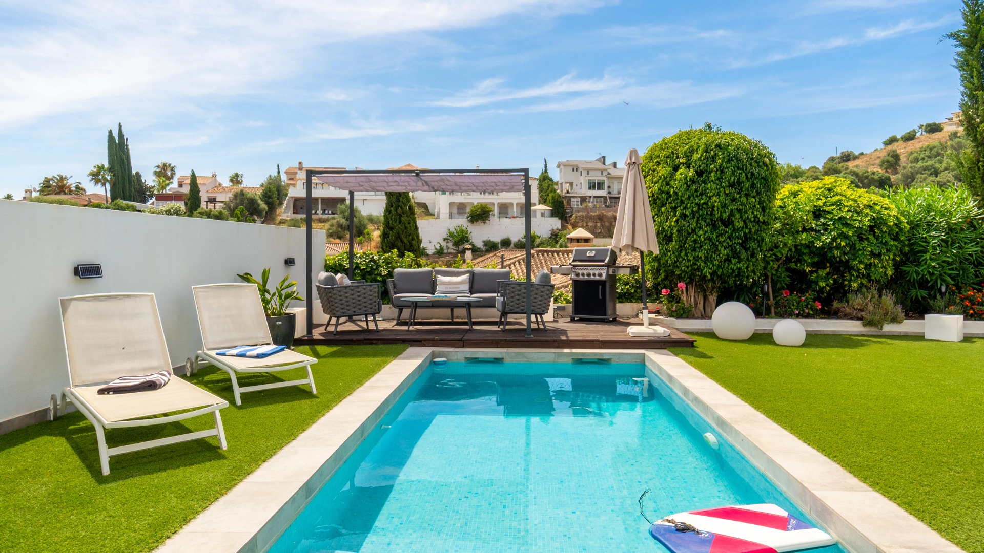 Villa for sale in Cerros del Aguila, Mijas Costa