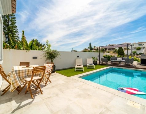 Villa for sale in Cerros del Aguila, Mijas Costa