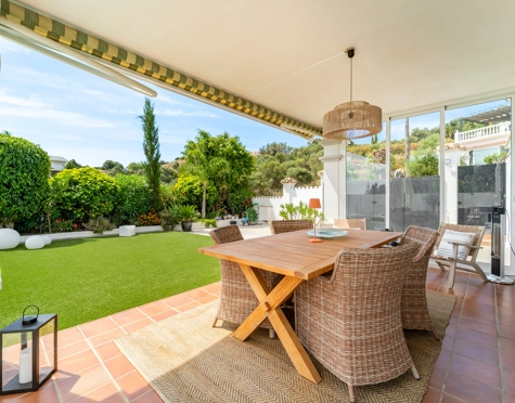 Villa for sale in Cerros del Aguila, Mijas Costa