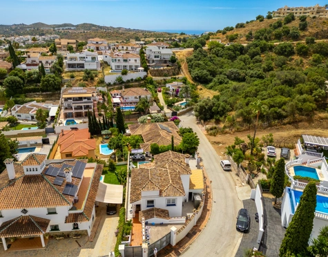 Villa for sale in Cerros del Aguila, Mijas Costa