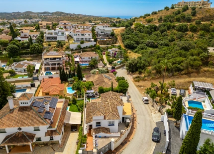 SOUTH-FACING FAMILY VILLA WITH PRIVATE POOL IN MIJAS COSTA