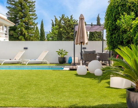 Villa for sale in Cerros del Aguila, Mijas Costa