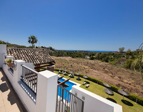 Ático en venta en Los Arqueros, Benahavis