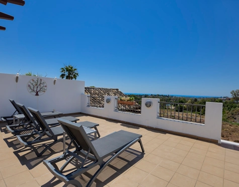 Ático en venta en Los Arqueros, Benahavis