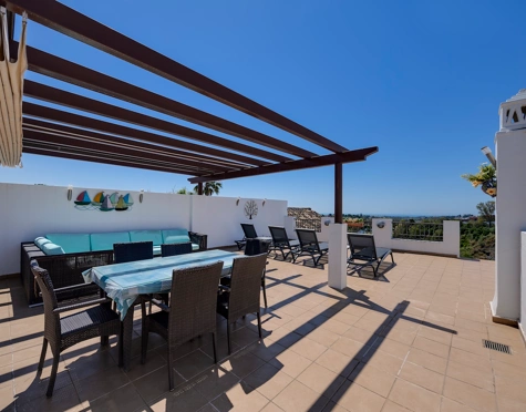 Ático en venta en Los Arqueros, Benahavis