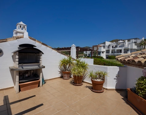 Ático en venta en Los Arqueros, Benahavis