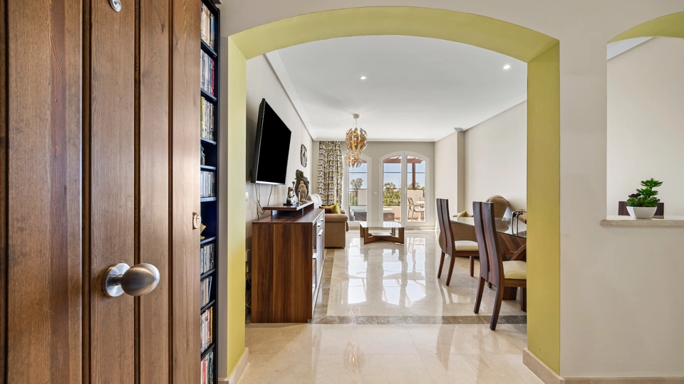 Penthouse for sale in Los Arqueros, Benahavis