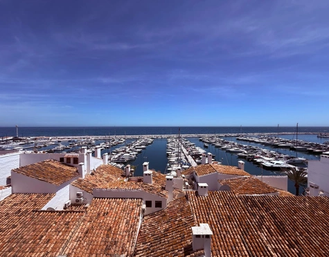 Modern 2-bedroom apartment in Puerto Banús, Marbella, ideal for holiday stays next to the port.