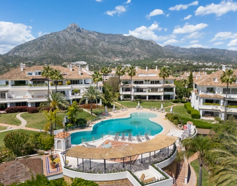 ELEGANT APARTMENT IN MARBELLA'S PRESTIGIOUS GOLDEN MILE