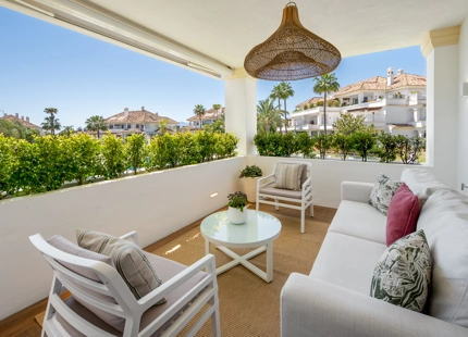 ELEGANT APARTMENT IN MARBELLA'S PRESTIGIOUS GOLDEN MILE