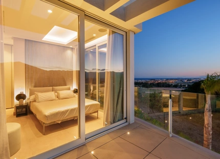 LUXURY CONTEMPORARY VILLA IN NUEVA ANDALUCÍA