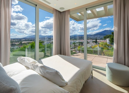 LUXURY CONTEMPORARY VILLA IN NUEVA ANDALUCÍA