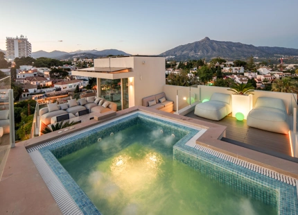 LUXURY CONTEMPORARY VILLA IN NUEVA ANDALUCÍA