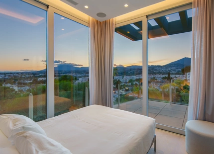 LUXURY CONTEMPORARY VILLA IN NUEVA ANDALUCÍA