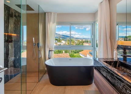 LUXURY CONTEMPORARY VILLA IN NUEVA ANDALUCÍA
