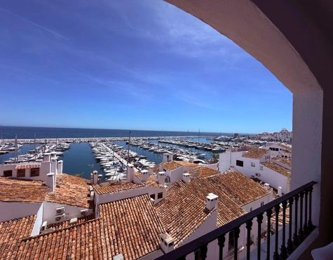 Modern 2-bedroom apartment in Puerto Banús, Marbella, ideal for holiday stays next to the port.