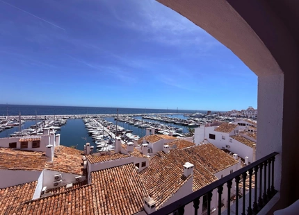 Modern 2-bedroom apartment in Puerto Banús, Marbella, ideal for holiday stays next to the port.