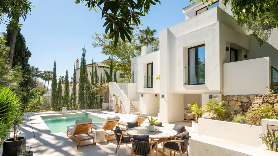 Villa for sale in Los Naranjos Hill Club, Nueva Andalucia