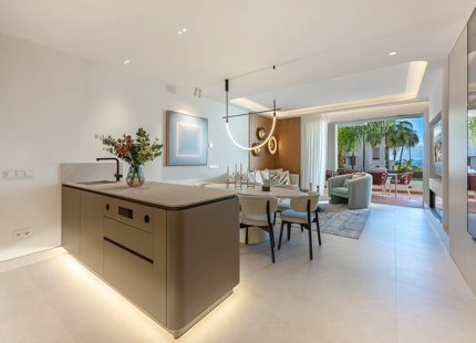 ELEGANT 3-BEDROOM LUXURY APARTMENT ON THE NEW GOLDEN MILE, ESTEPONA
