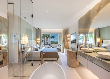 ELEGANT 3-BEDROOM LUXURY APARTMENT ON THE NEW GOLDEN MILE, ESTEPONA