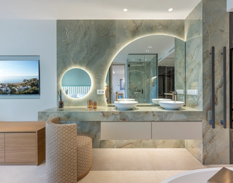 Apartment for sale in Bahía del Velerín, Estepona East