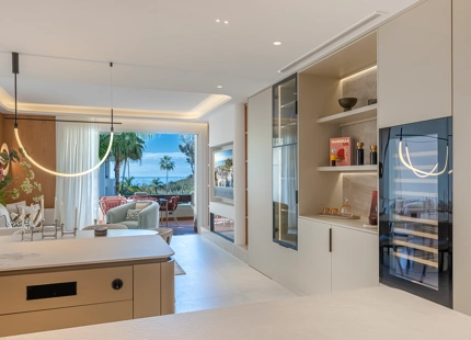 ELEGANT 3-BEDROOM LUXURY APARTMENT ON THE NEW GOLDEN MILE, ESTEPONA