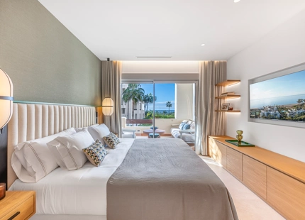 ELEGANT 3-BEDROOM LUXURY APARTMENT ON THE NEW GOLDEN MILE, ESTEPONA