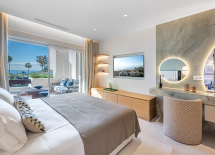 ELEGANT 3-BEDROOM LUXURY APARTMENT ON THE NEW GOLDEN MILE, ESTEPONA