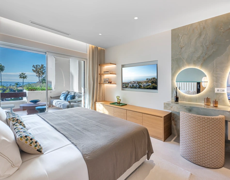 Apartment for sale in Bahía del Velerín, Estepona East