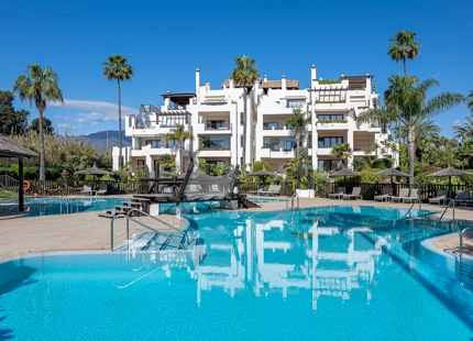 ELEGANT 3-BEDROOM LUXURY APARTMENT ON THE NEW GOLDEN MILE, ESTEPONA